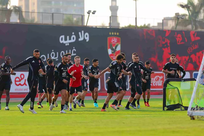 وليد صلاح الدين يكشف.. تطعيم لاعبي الأهلي ضد فيروس A وليد صلاح الدين يكشف.. تطعيم لاعبي الأهلي ضد فيروس A